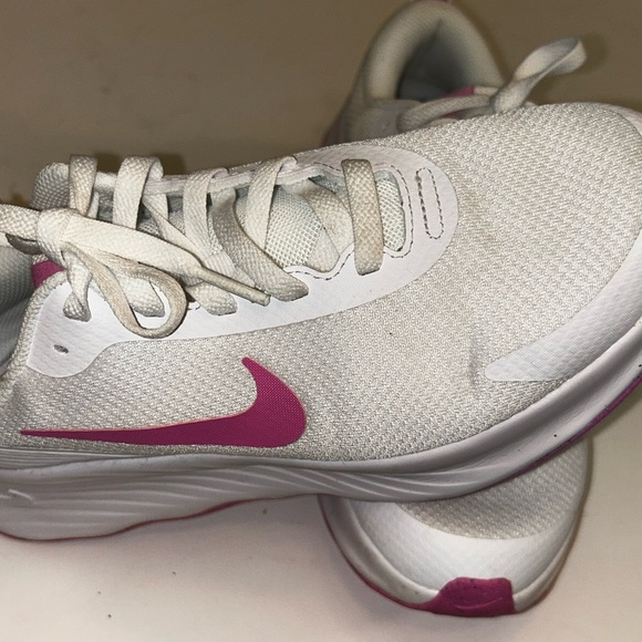 Nike Women's Promina White and Pink Running Shoes Sneakers FV6343-109 Size 8 - Picture 3 of 12